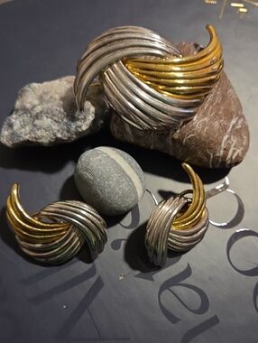 Premier Design Silver & Gold Tone Swirl Textured Brooch & Earring Set.